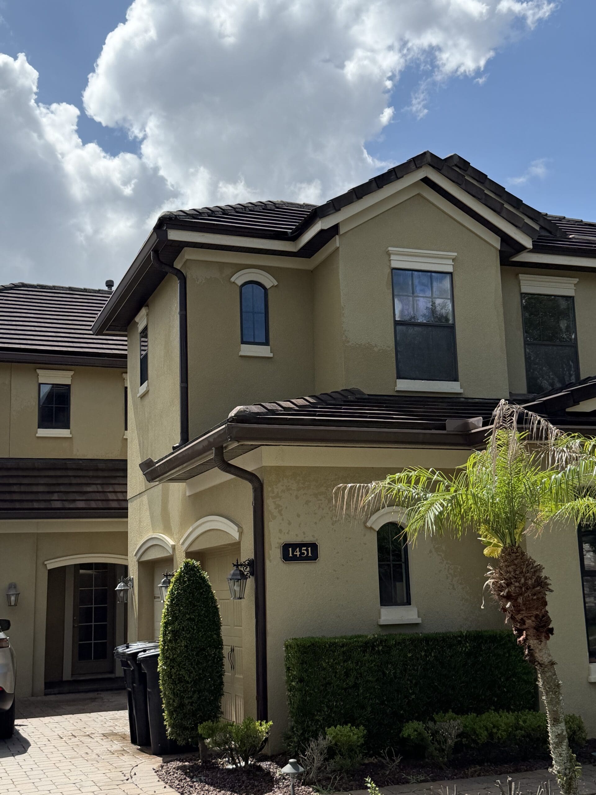 House soft washing before and after — Orlando